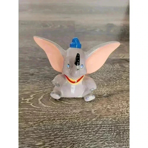 Vintage‎ Disney Dumbo porcelain figurine - Picture 1 of 3